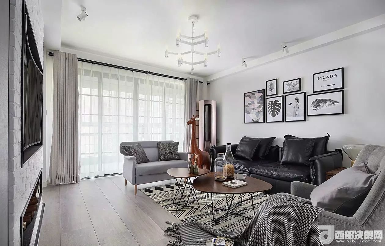 沙發(fā)背景墻選對裝飾畫，才能美了整個客廳空間！