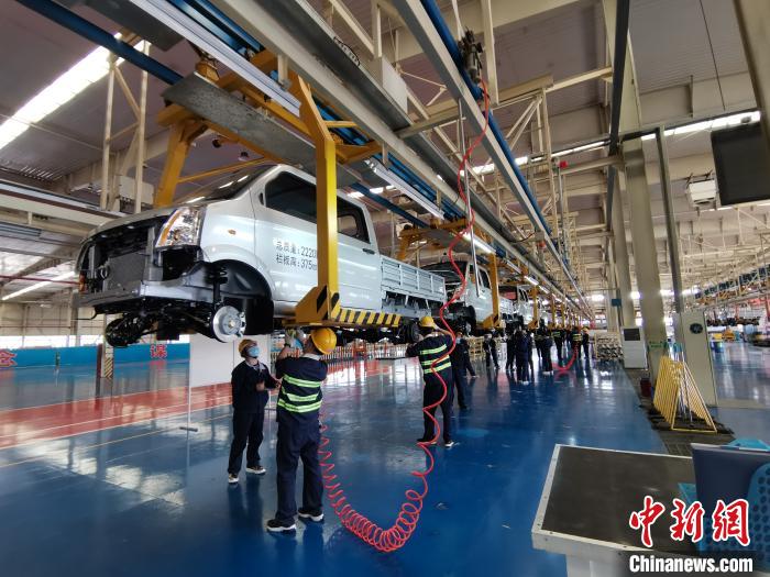 4月初，成功汽車全面復工復產(chǎn)。尤其是隨著疫情得到控制，該公司的生產(chǎn)力度也不斷加大?！「唢w 攝