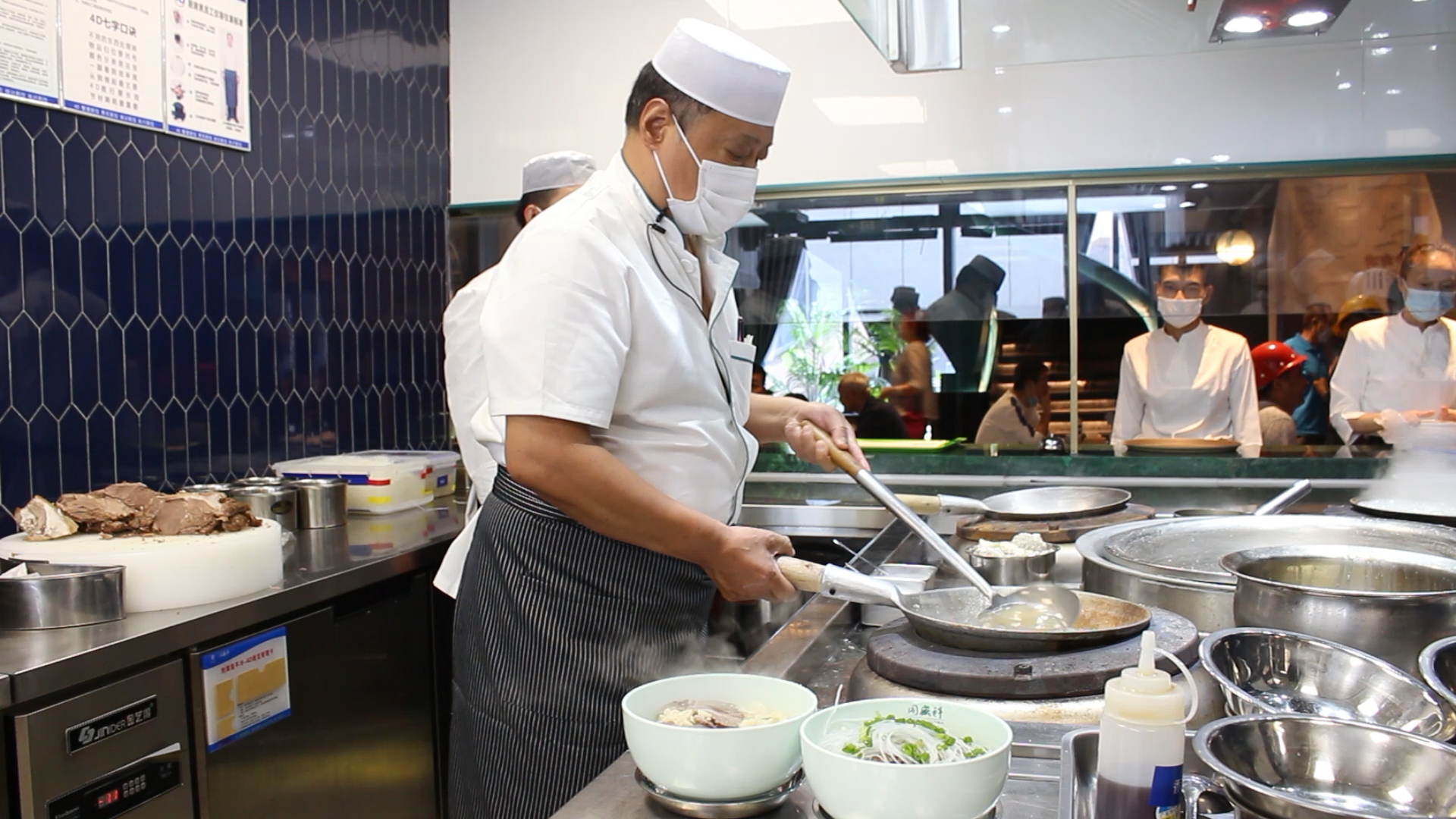 【陜菜大師和他們的拿手菜】烏平：“知足者常樂，食客愛吃我做的牛羊肉泡饃，就是我最大的滿足”_fororder_圖片7