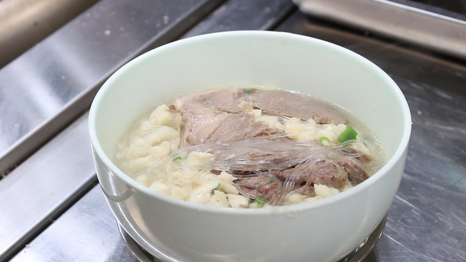 【陜菜大師和他們的拿手菜】烏平：“知足者常樂，食客愛吃我做的牛羊肉泡饃，就是我最大的滿足”_fororder_圖片8